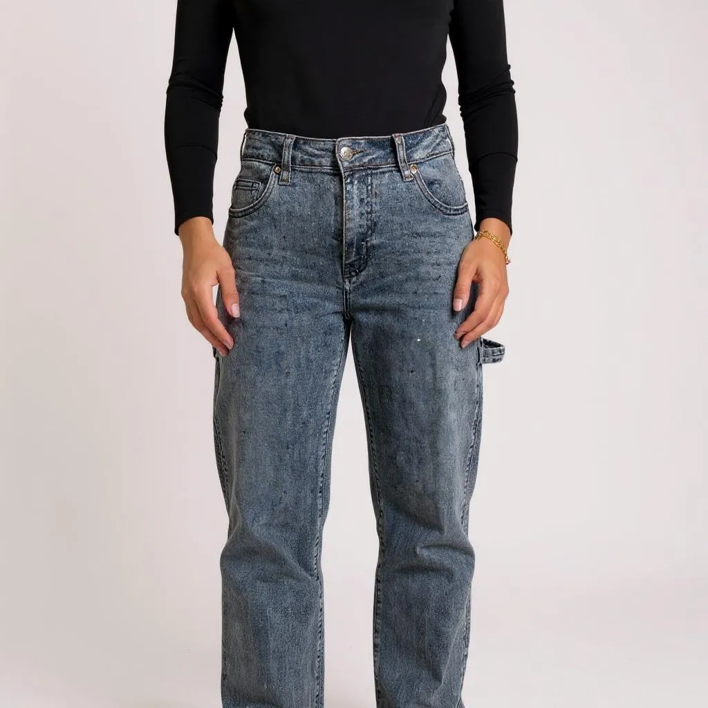 Trendige Wide Leg Damen-Jeans mit Strasssteinen – stylische High-Waist Jeans für auffällige Streetstyle- oder Party-Outfits. Exklusiv bei CasinoFashion in Winterthur.