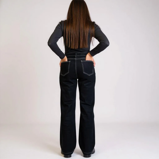 Elegante Wide Leg Damen-Jeans in Schwarz – High-Waist Fit mit geradem Bein, perfekt für zeitlose Casual-Styles, Business-Casual oder Streetwear-Looks. Exklusiv bei CasinoFashion in Winterthur.