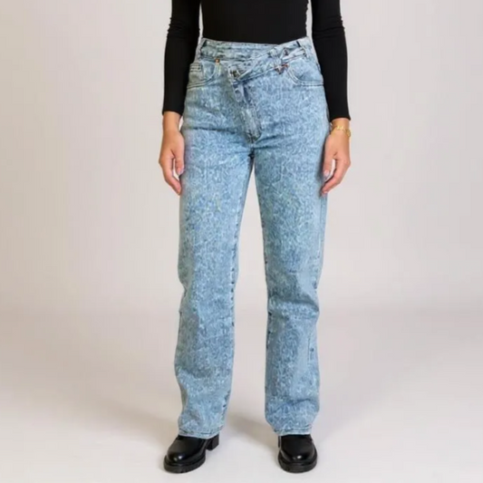 Edle Print-Damen-Jeans – figurbetonter Schnitt für trendige Streetstyle-Looks. Perfekt kombinierbar mit Croptops oder Oversize-Shirts. Jetzt bei CasinoFashion shoppen.