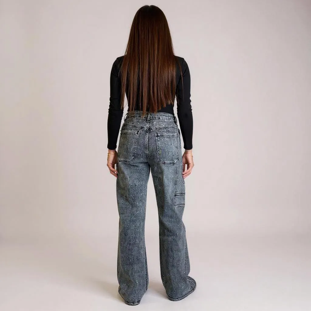 Trendige Wide Leg Damen-Jeans mit Strasssteinen – stylische High-Waist Jeans für auffällige Streetstyle- oder Party-Outfits. Exklusiv bei CasinoFashion in Winterthur.