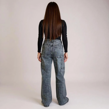 Trendige Wide Leg Damen-Jeans mit Strasssteinen – stylische High-Waist Jeans für auffällige Streetstyle- oder Party-Outfits. Exklusiv bei CasinoFashion in Winterthur.