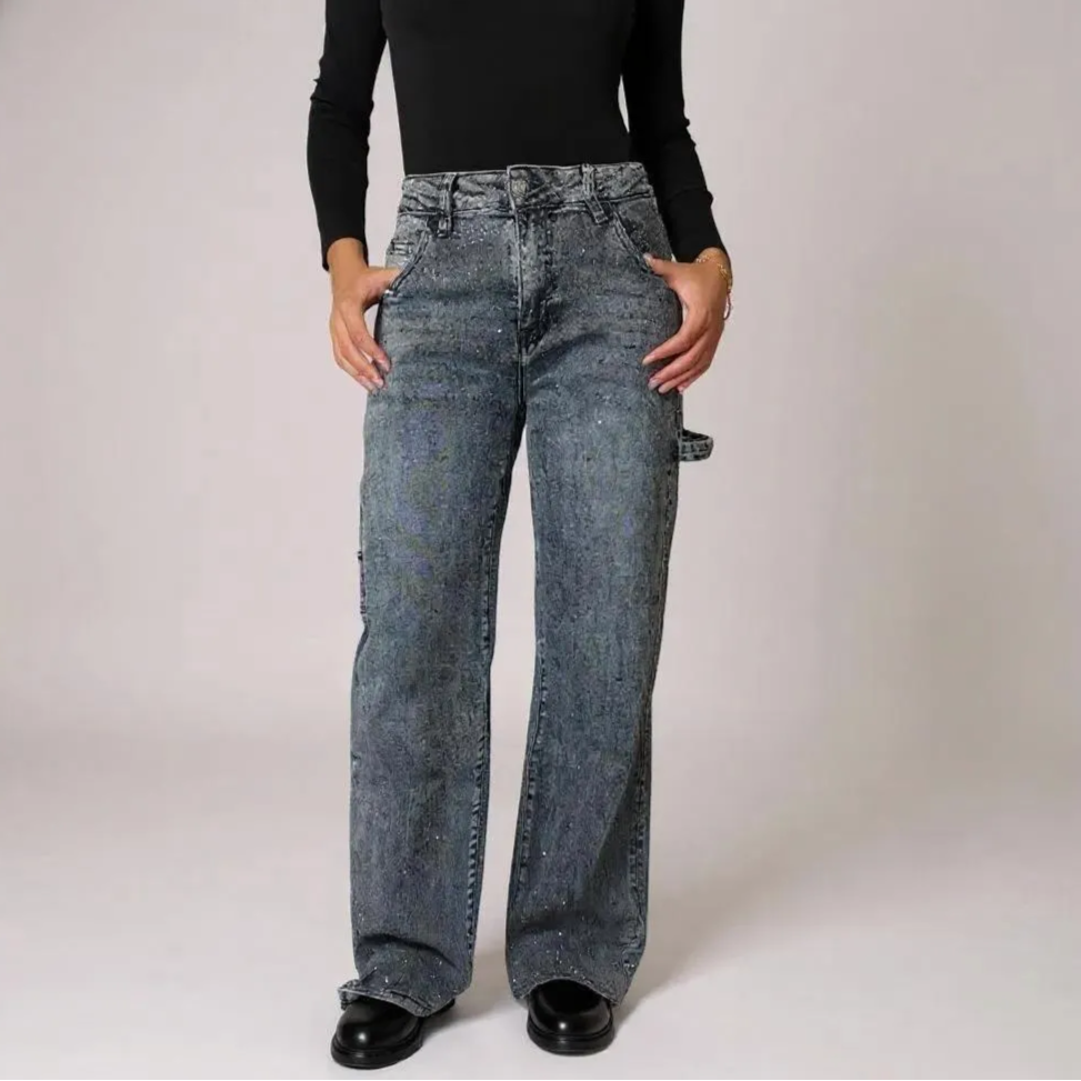 Trendige Wide Leg Damen-Jeans mit Strasssteinen – stylische High-Waist Jeans für auffällige Streetstyle- oder Party-Outfits. Exklusiv bei CasinoFashion in Winterthur.