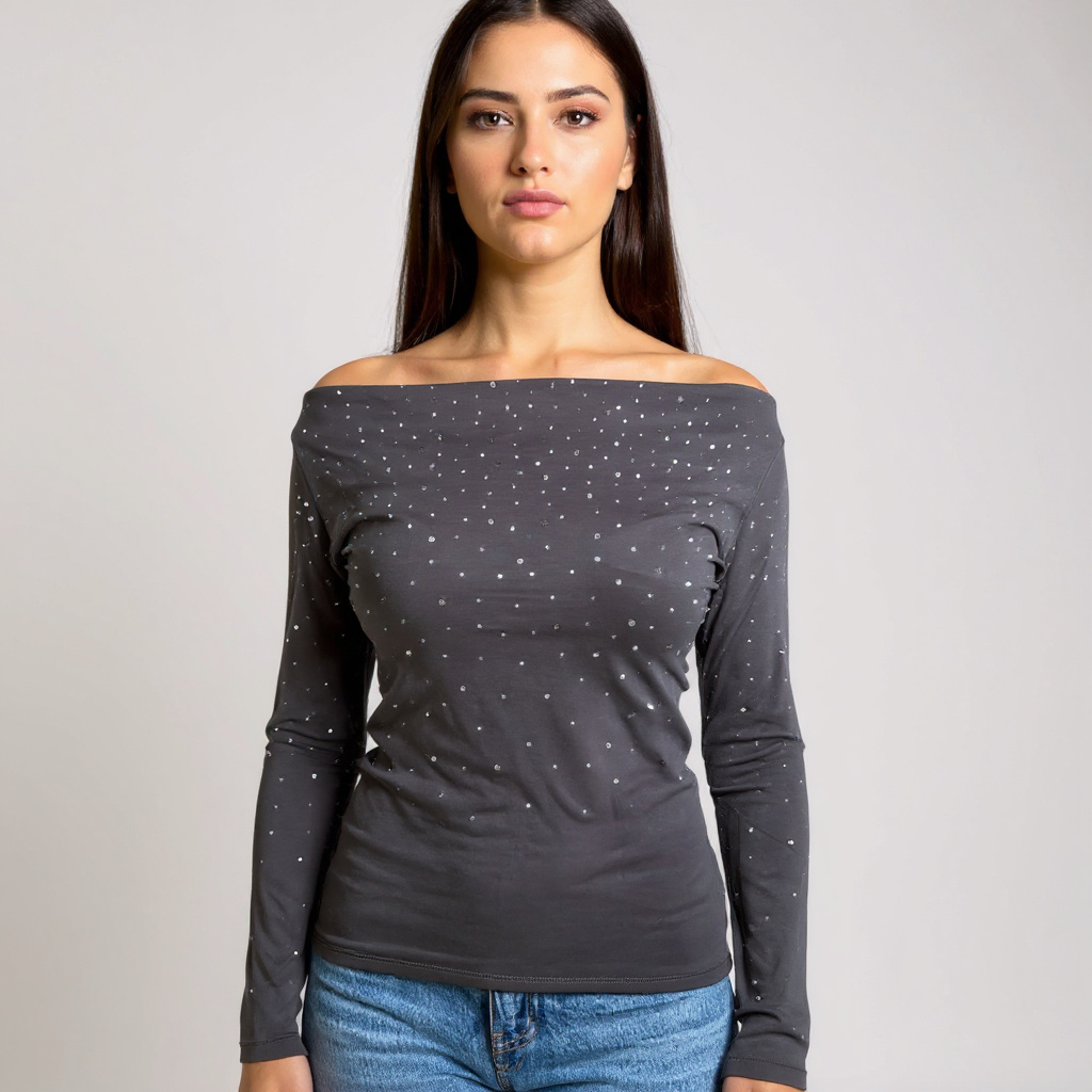 Modernes graues Damen-Off-Shoulder-Top mit glitzernden Strassdetails – ideal für Casual-Chic oder Abend-Looks. Jetzt shoppen bei CasinoFashion in Winterthur.