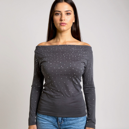 Modernes graues Damen-Off-Shoulder-Top mit glitzernden Strassdetails – ideal für Casual-Chic oder Abend-Looks. Jetzt shoppen bei CasinoFashion in Winterthur.
