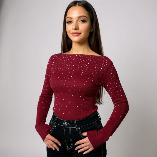 Statement Off-Shoulder-Top in Rot mit funkelnden Strassdetails – figurbetontes Longsleeve für Partys, Dinner oder elegante Events. Exklusiv bei CasinoFashion in Winterthur.