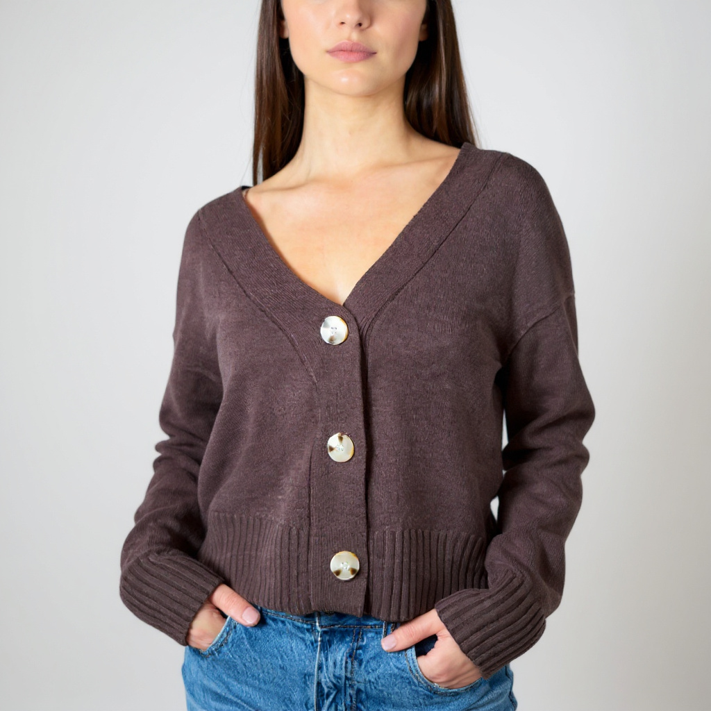 Chicer Damen-Strick-Cardigan in Braun – warmer, weicher Look mit großen Knöpfen für elegante Casual-Outfits. Exklusiv bei CasinoFashion in Winterthur.