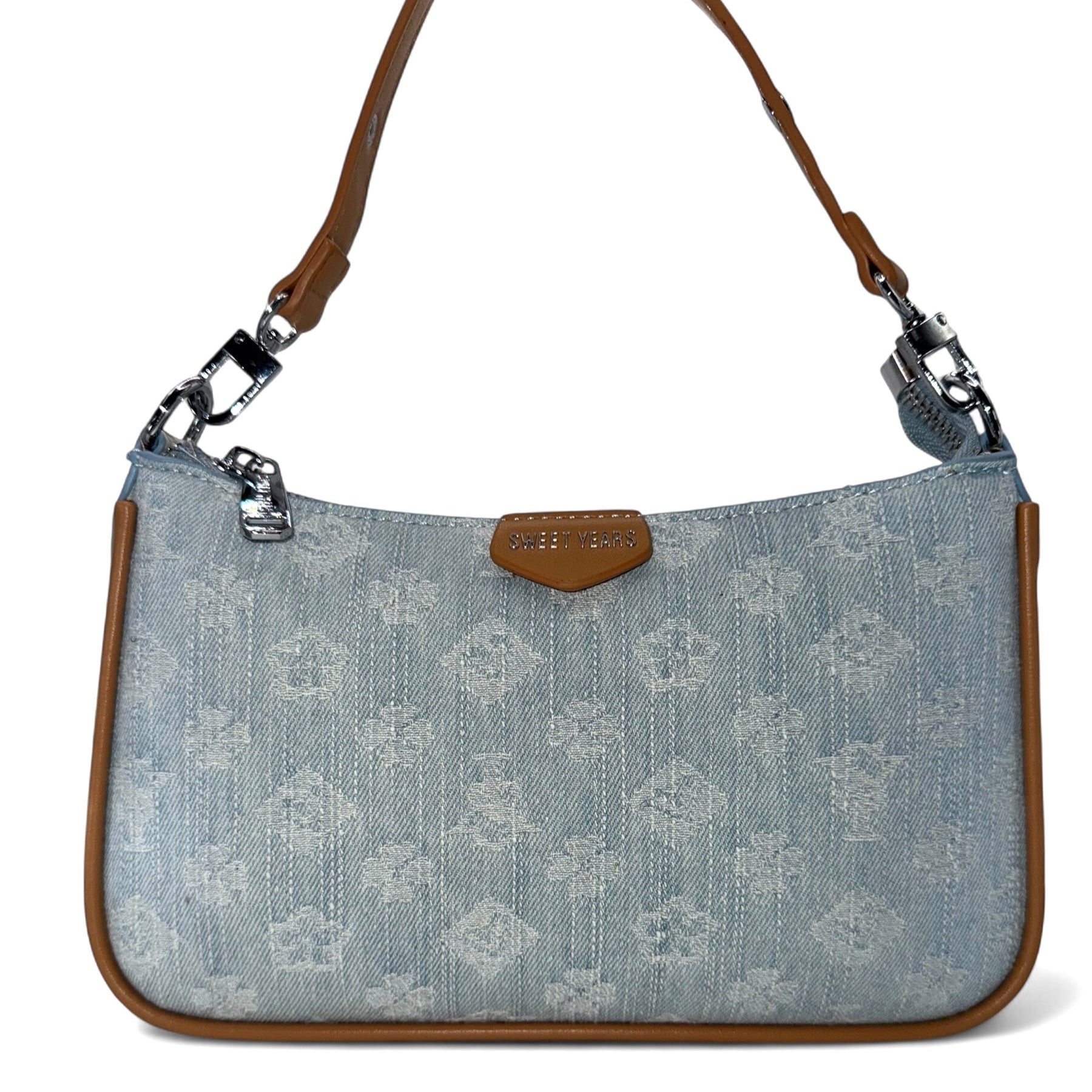 Stylische Damen-Schultertasche in Hellblau mit dezentem Monogram-Print und braunen Lederdetails – elegante Crossbody- oder Shoulder-Bag für Alltag, Freizeit oder City-Looks. Exklusiv bei CasinoFashion in Winterthur.