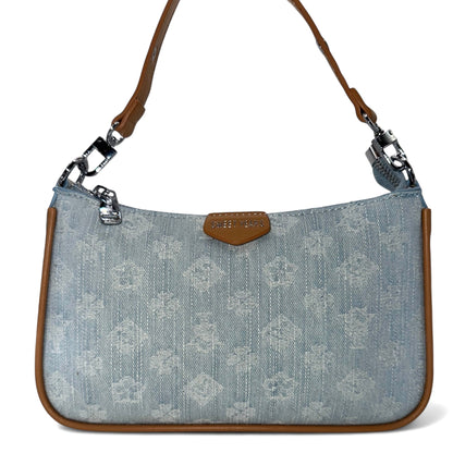 Stylische Damen-Schultertasche in Hellblau mit dezentem Monogram-Print und braunen Lederdetails – elegante Crossbody- oder Shoulder-Bag für Alltag, Freizeit oder City-Looks. Exklusiv bei CasinoFashion in Winterthur.