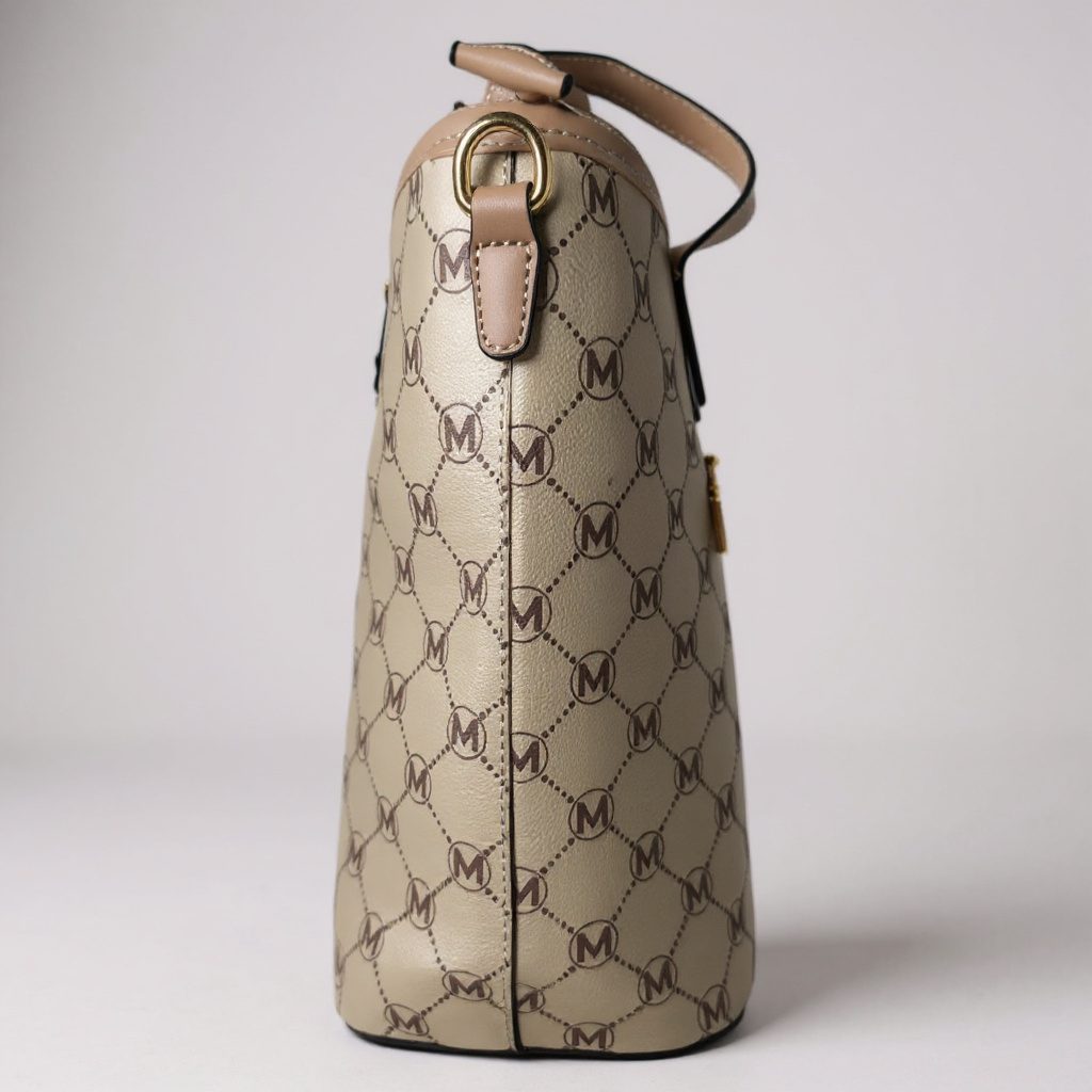 Elegante Damen-Tote-Bag in Beige mit braunem Monogram-Print – hochwertige Handtasche mit Lederdetails, perfekt für Casual- oder Business-Looks. Jetzt bei CasinoFashion shoppen.