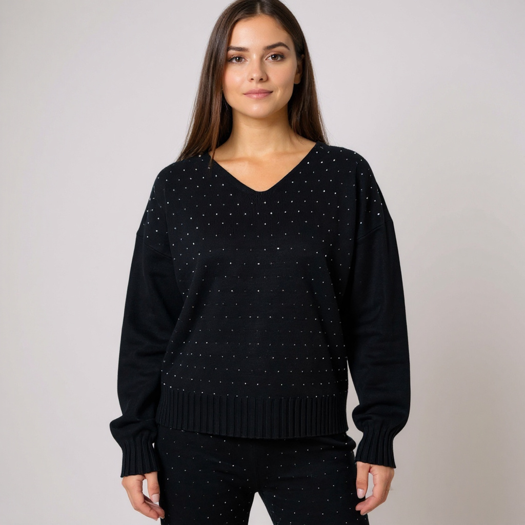 Klassisches Damen-Loungewear-Set in Schwarz – zeitloser Pullover mit V-Ausschnitt und Hose für bequeme, stilvolle Alltags- oder Homewear-Looks. Jetzt bei CasinoFashion shoppen.