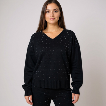 Klassisches Damen-Loungewear-Set in Schwarz – zeitloser Pullover mit V-Ausschnitt und Hose für bequeme, stilvolle Alltags- oder Homewear-Looks. Jetzt bei CasinoFashion shoppen.